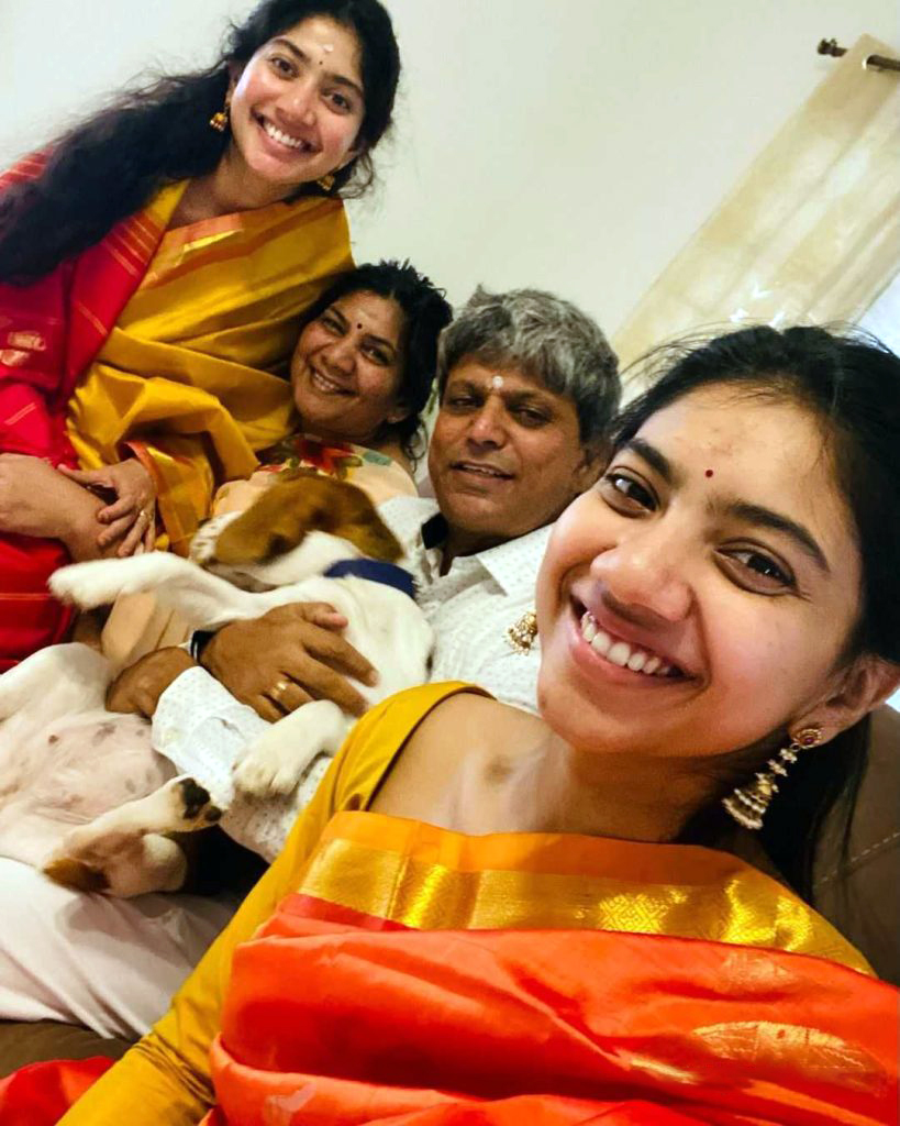 Sai Pallavi with her Mother Radha Kannan, Father Senthamara Kannan, and sister Pooja Kannan